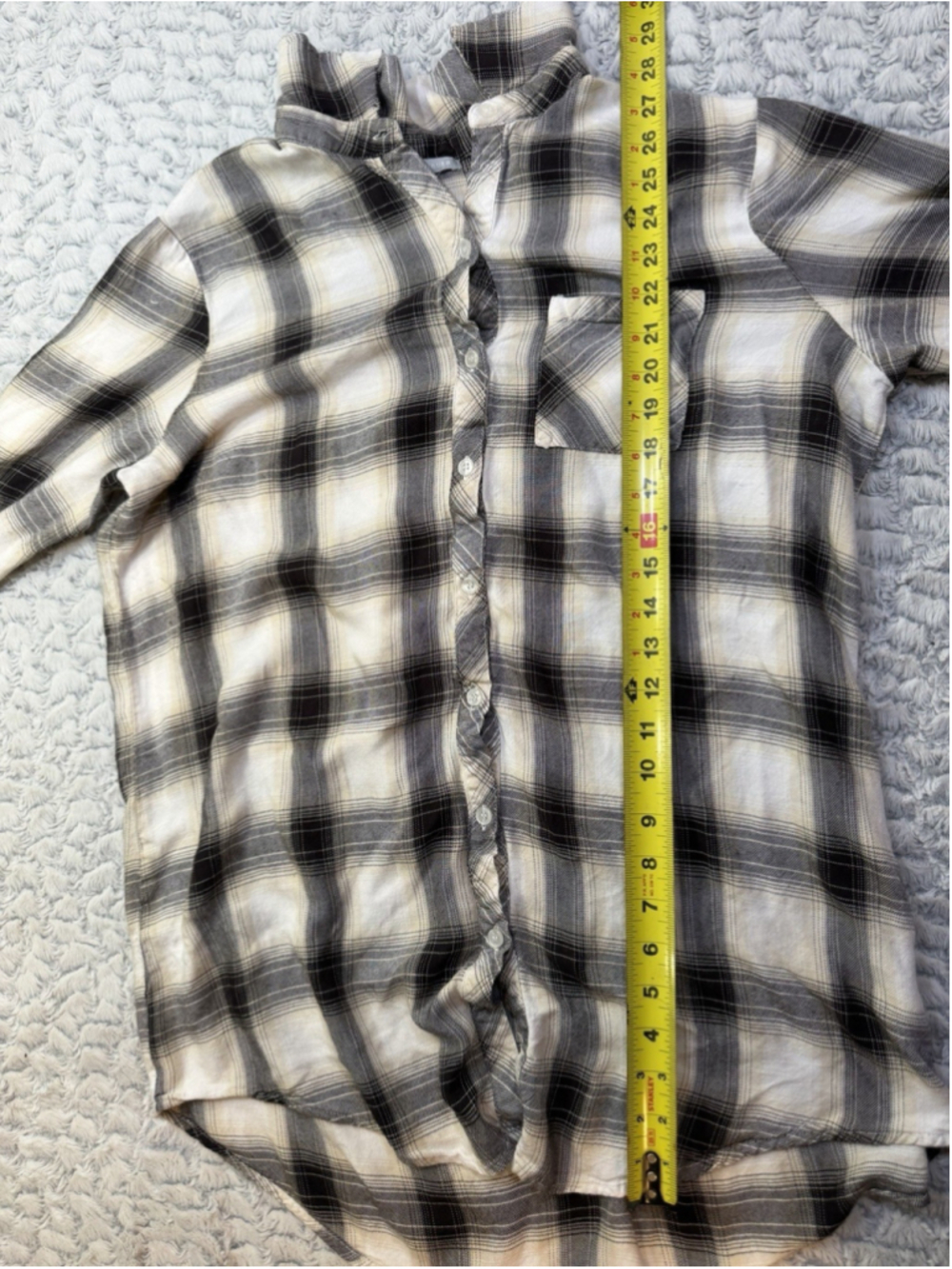 Heart N Crush Women's Black/White Plaid Collared Woven Cotton Button-Up 1X - Picture 3 of 8